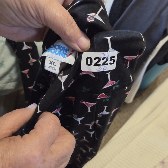 Stylish Black Leggings with Martini Glass Print - Picture 3 of 3